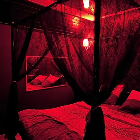 Nyaraló Sensual With Jaccuzi & Subdued Atmosphere *